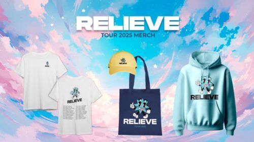 Set de merchandising: camisetas, gorra, bolsa y sudadera, todos con la marca RELIEVE y personaje azul sonriente animado.