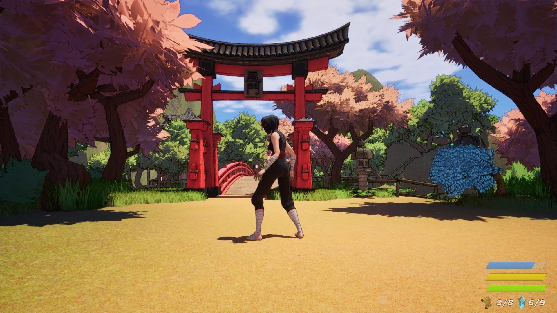 Escena de videojuego con personaje femenino en un ambiente japonés, torii rojo, puente y árboles de cerezo rosados